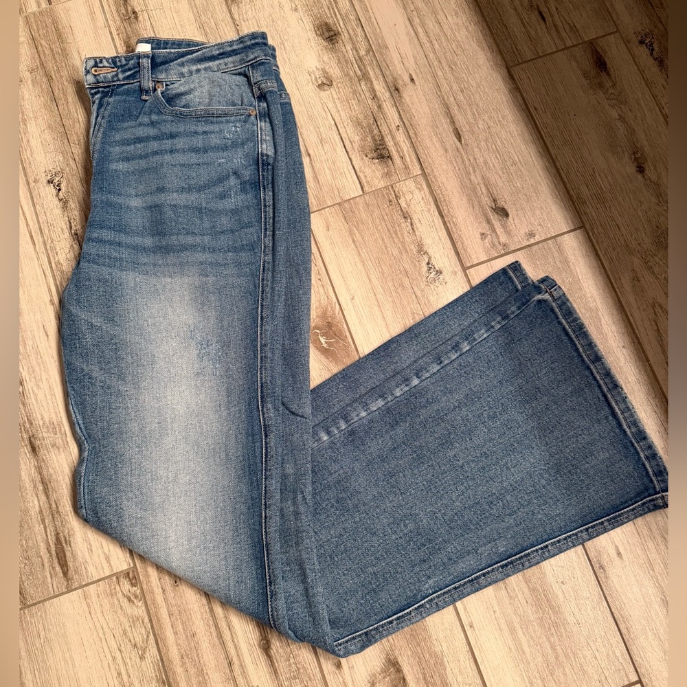 Women’s Light Blue High- Waisted Bootcut Jeans